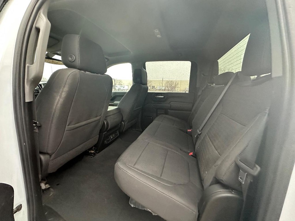 Chevrolet Silverado 2500HD Vehicle Full-screen Gallery Image 16