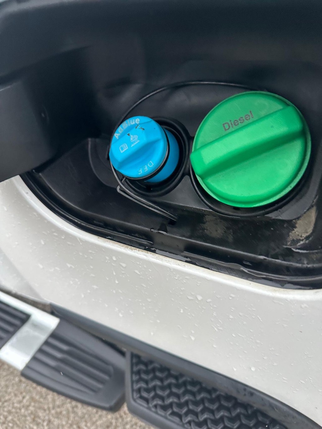 Chevrolet Silverado 2500HD Vehicle Full-screen Gallery Image 17