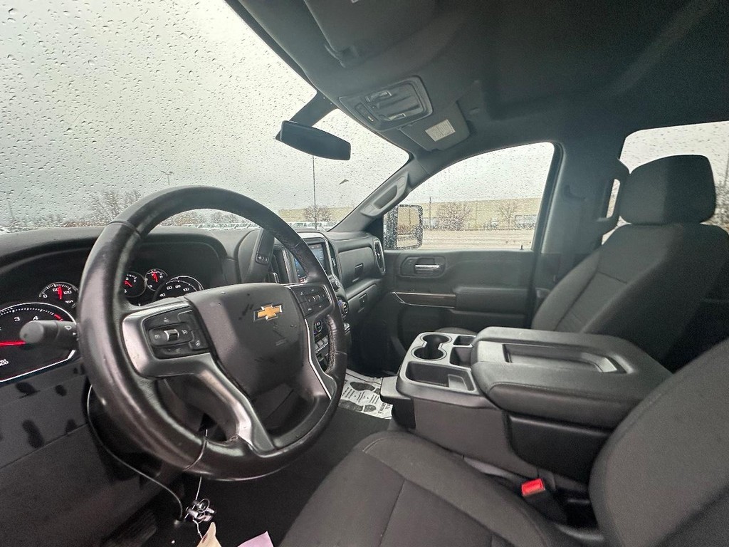 Chevrolet Silverado 2500HD Vehicle Full-screen Gallery Image 20