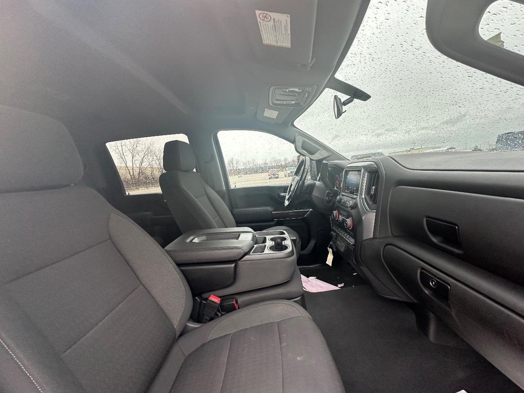 Chevrolet Silverado 2500HD Vehicle Full-screen Gallery Image 21