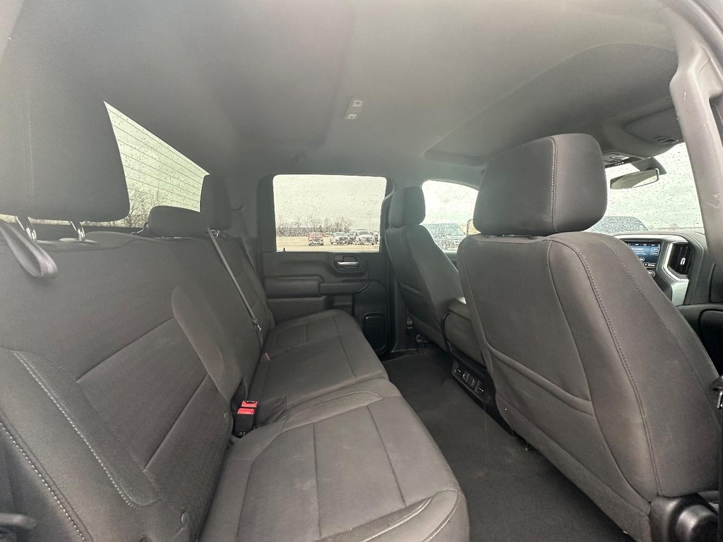 Chevrolet Silverado 2500HD Vehicle Full-screen Gallery Image 22