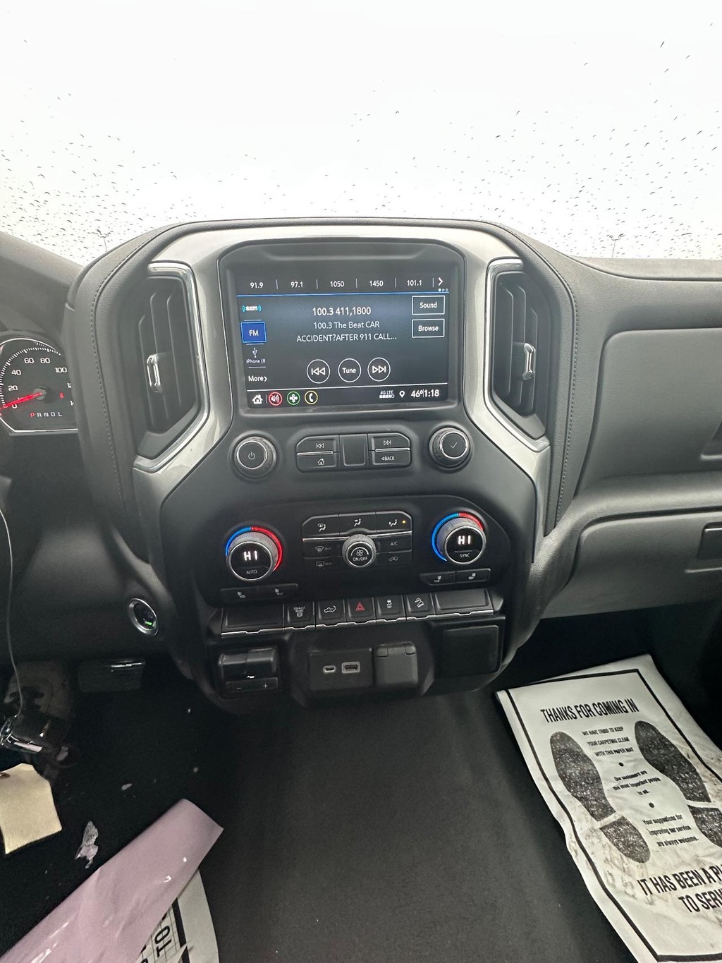 Chevrolet Silverado 2500HD Vehicle Full-screen Gallery Image 23