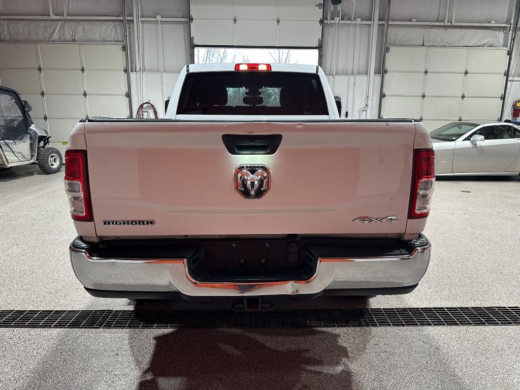 Ram 2500 Vehicle Full-screen Gallery Image 2