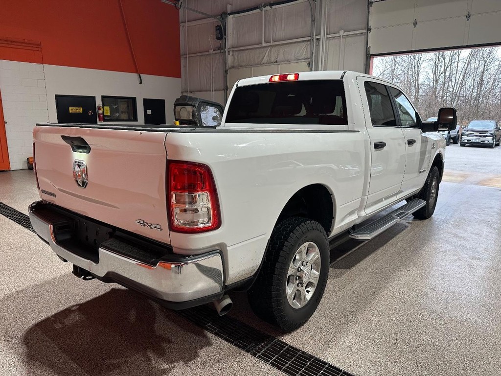 Ram 2500 Vehicle Full-screen Gallery Image 3