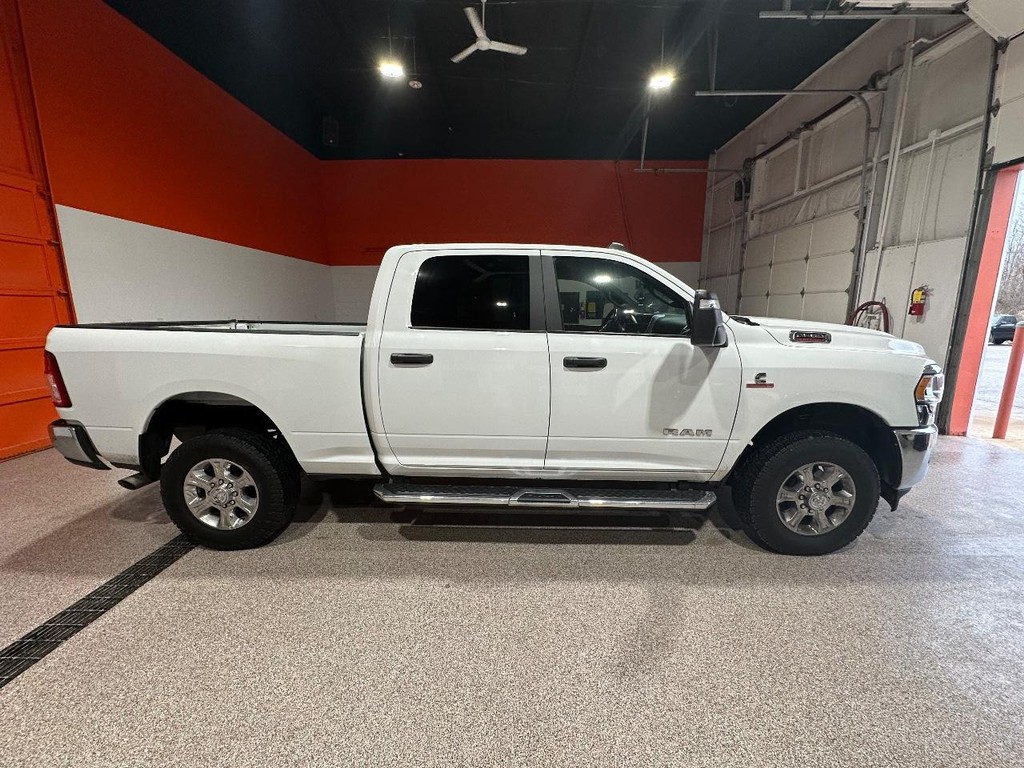 Ram 2500 Vehicle Full-screen Gallery Image 4
