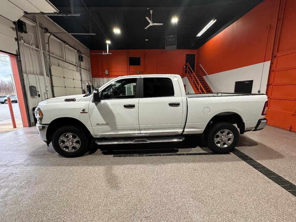 Ram 2500 Vehicle Full-screen Gallery Image 5