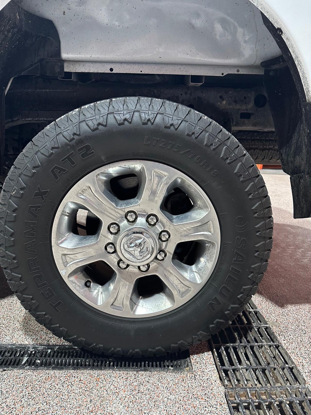 Ram 2500 Vehicle Full-screen Gallery Image 14