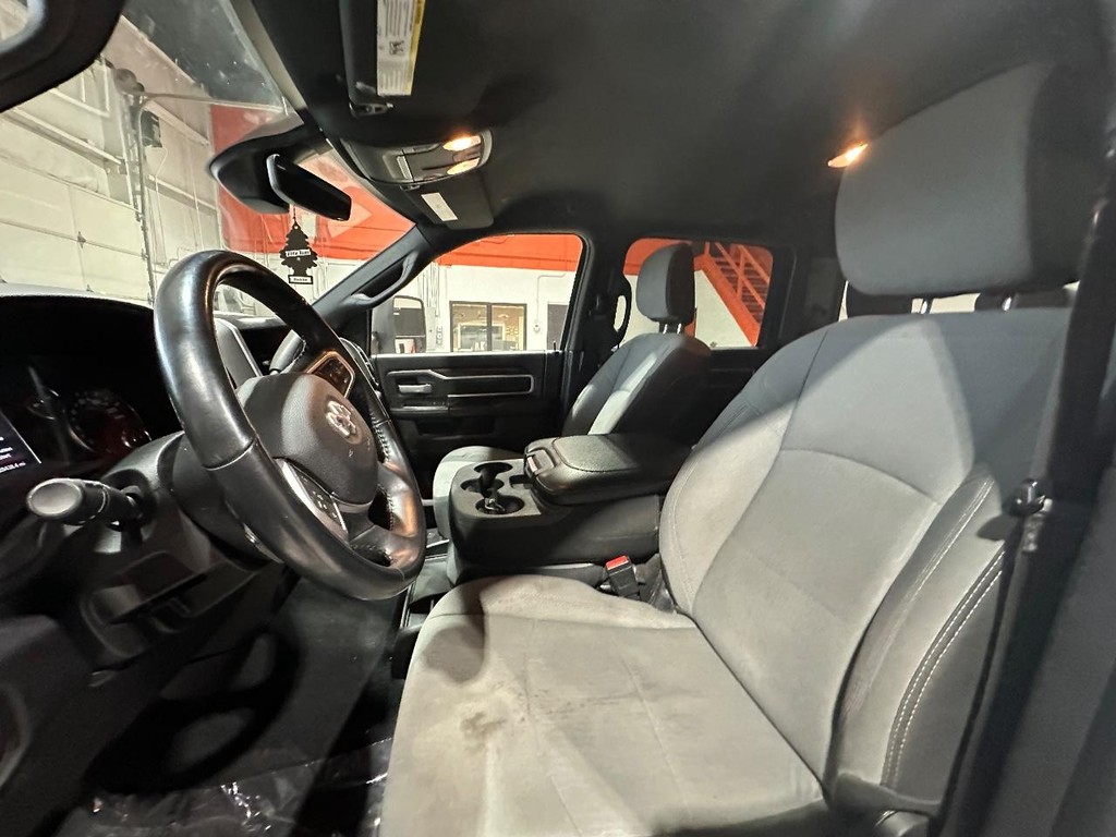 Ram 2500 Vehicle Full-screen Gallery Image 17