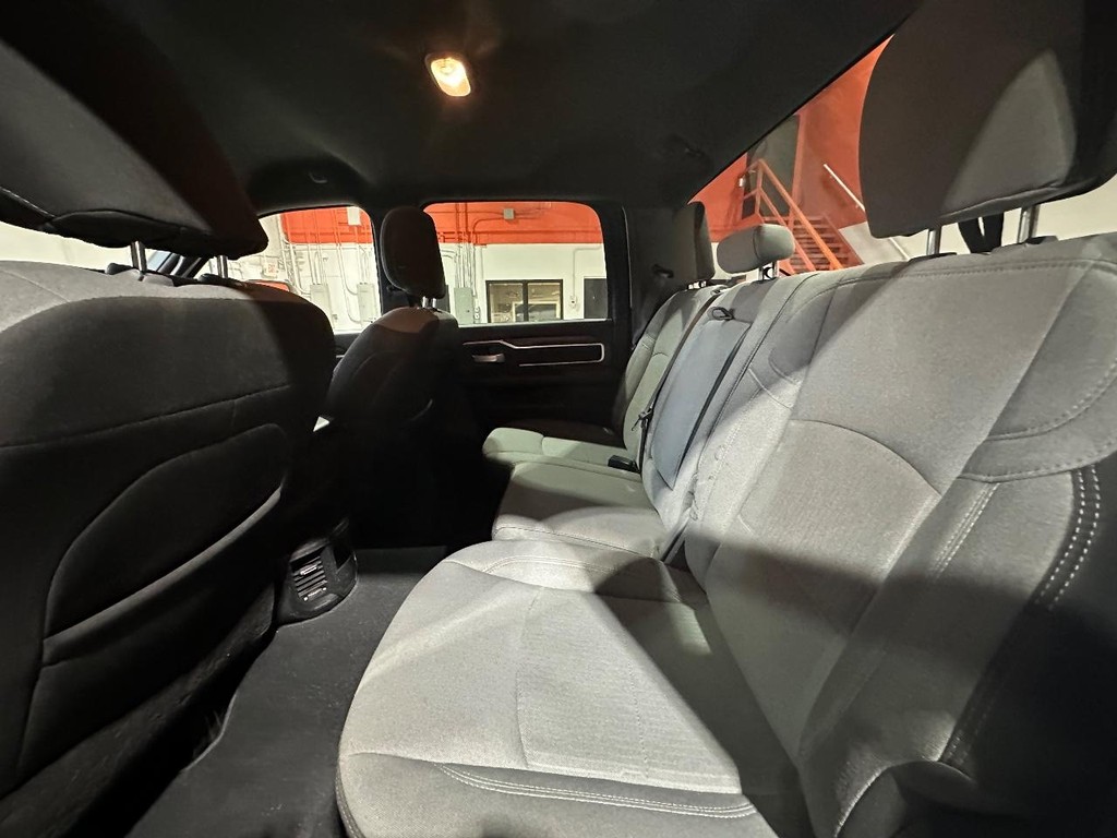 Ram 2500 Vehicle Full-screen Gallery Image 18