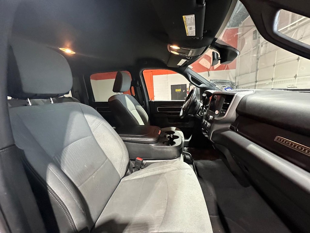 Ram 2500 Vehicle Full-screen Gallery Image 23