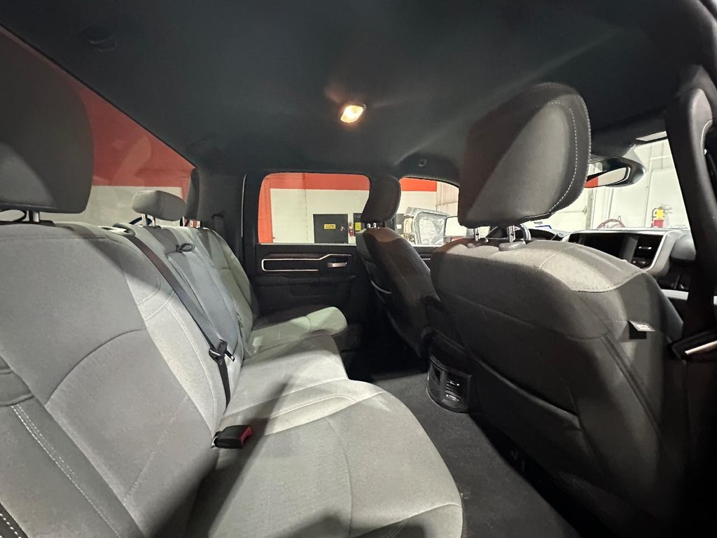 Ram 2500 Vehicle Full-screen Gallery Image 24