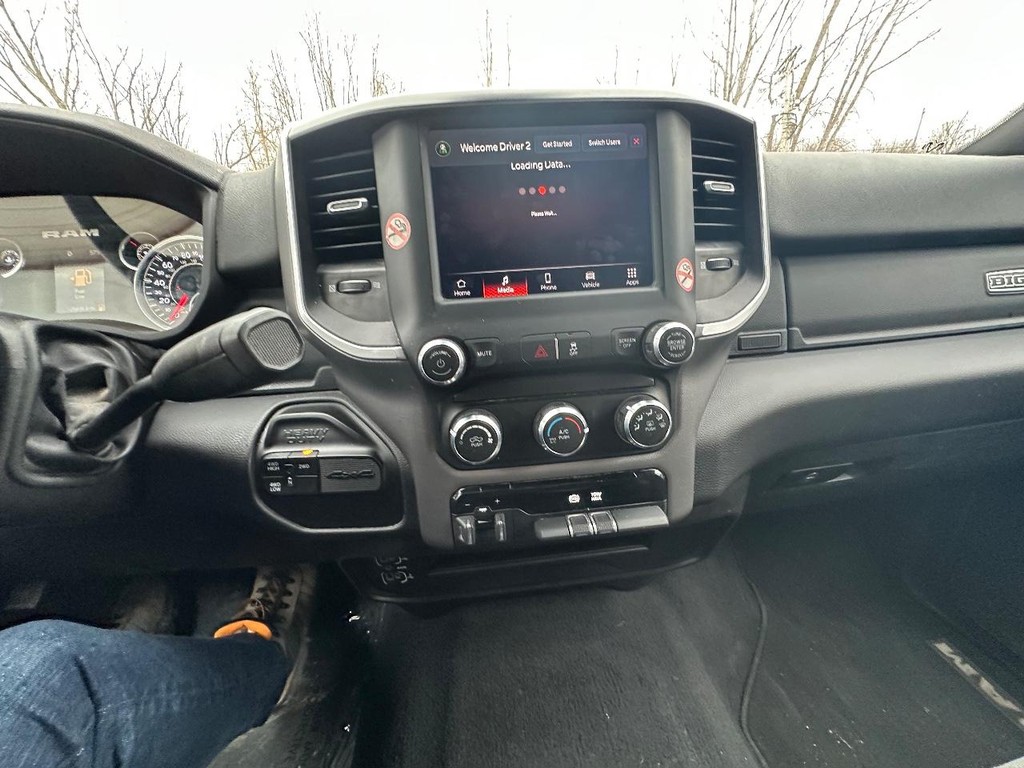 Ram 2500 Vehicle Full-screen Gallery Image 25