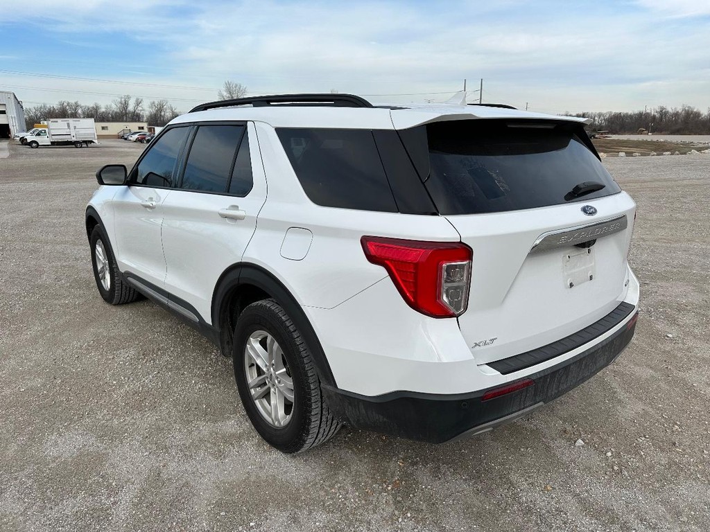 Ford Explorer Vehicle Full-screen Gallery Image 5