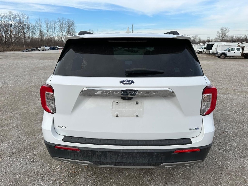 Ford Explorer Vehicle Full-screen Gallery Image 6
