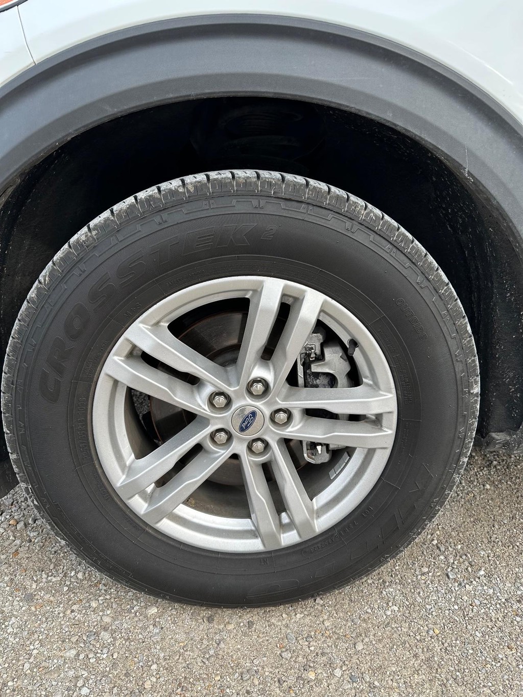 Ford Explorer Vehicle Full-screen Gallery Image 7