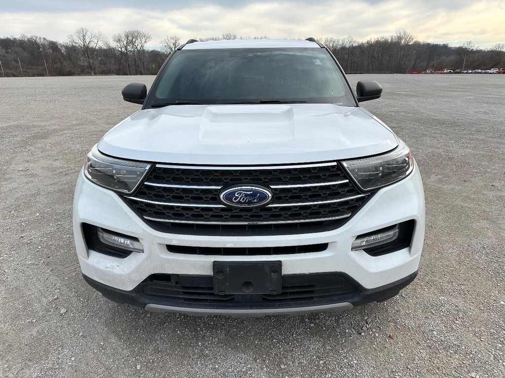 Ford Explorer Vehicle Full-screen Gallery Image 8
