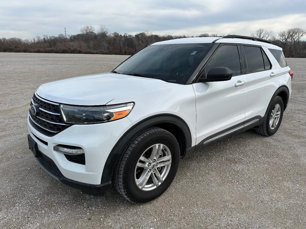 Ford Explorer Vehicle Full-screen Gallery Image 9