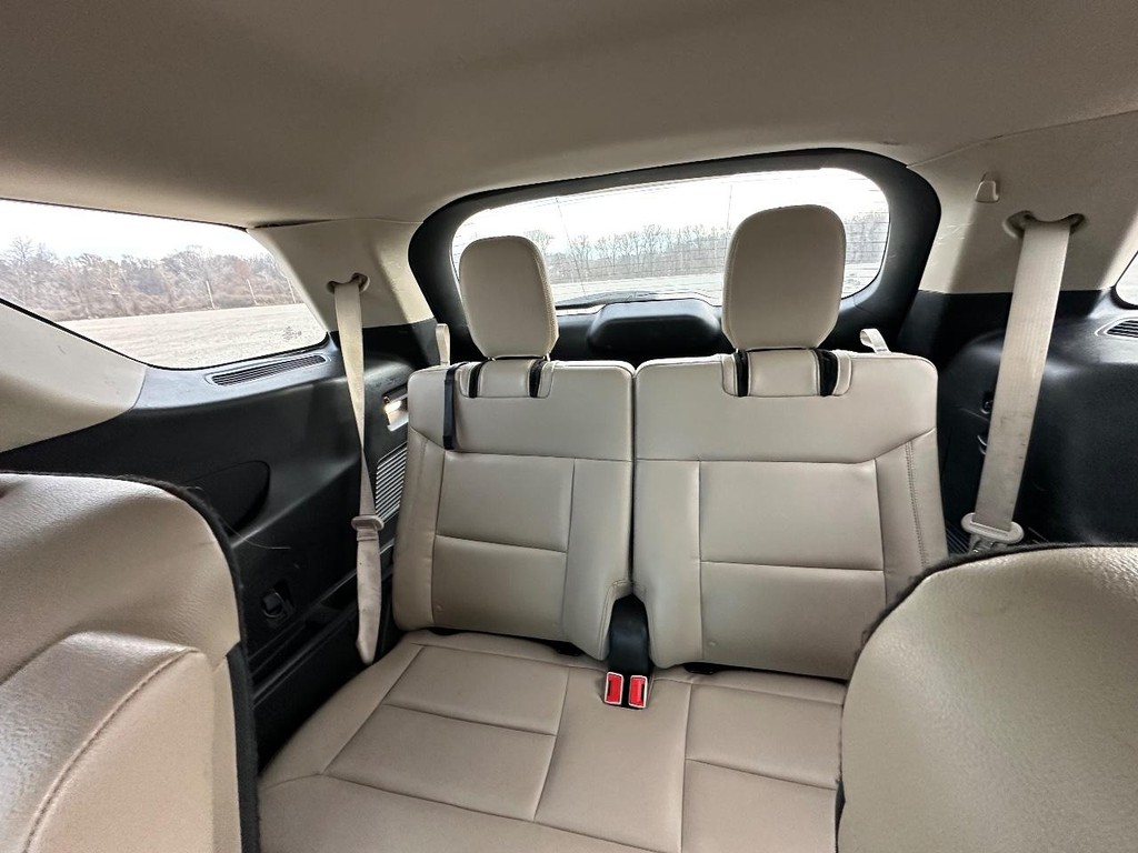 Ford Explorer Vehicle Full-screen Gallery Image 10