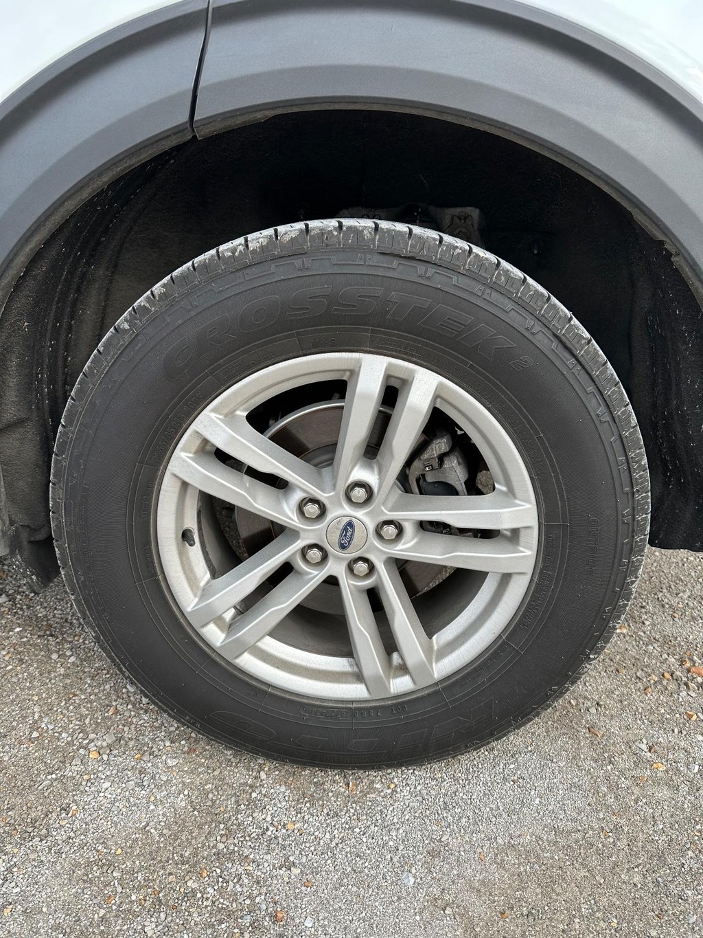 Ford Explorer Vehicle Full-screen Gallery Image 12