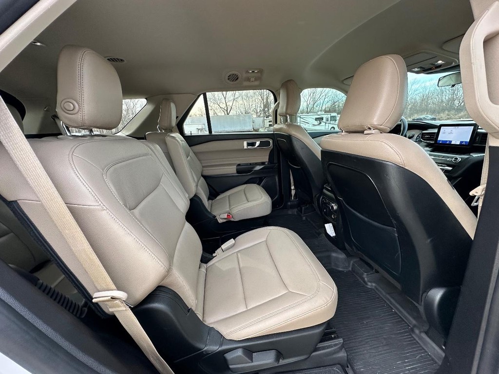 Ford Explorer Vehicle Full-screen Gallery Image 14