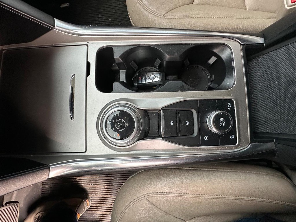 Ford Explorer Vehicle Full-screen Gallery Image 17