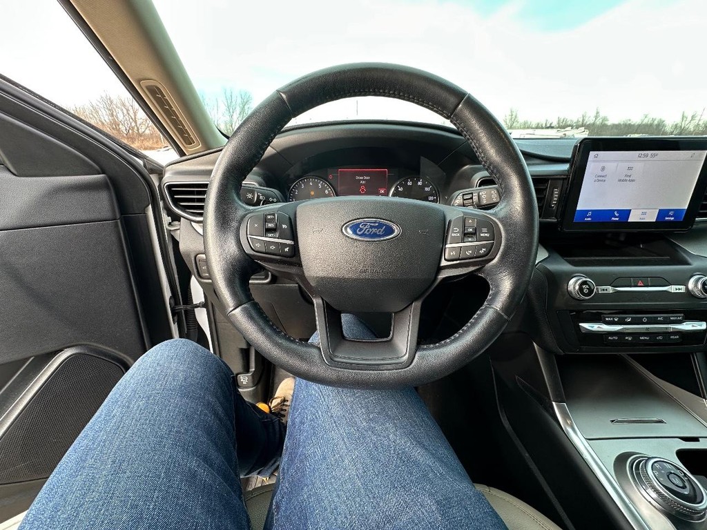 Ford Explorer Vehicle Full-screen Gallery Image 20