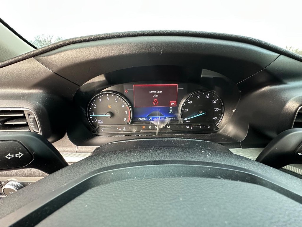 Ford Explorer Vehicle Full-screen Gallery Image 21