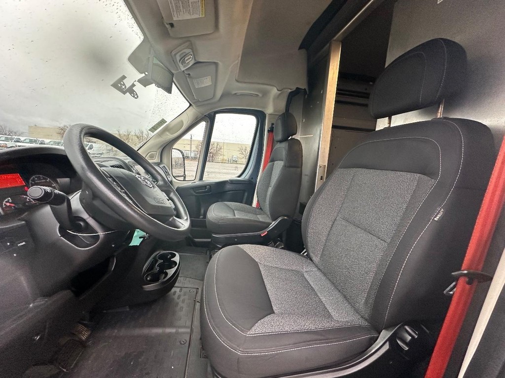Ram ProMaster Cargo Van Vehicle Full-screen Gallery Image 9