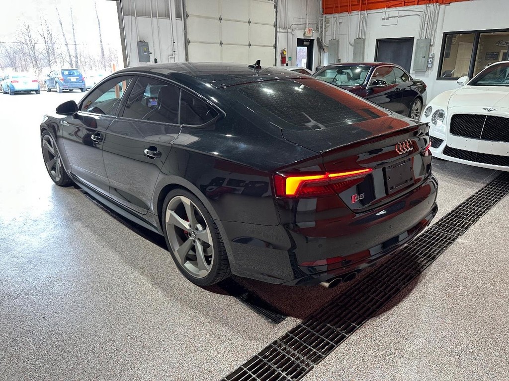 Audi S5 Sportback Vehicle Full-screen Gallery Image 07