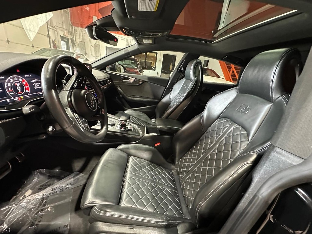 Audi S5 Sportback Vehicle Full-screen Gallery Image 13