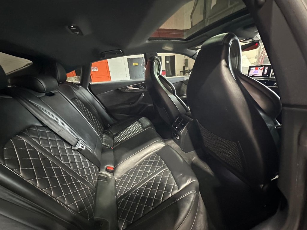 Audi S5 Sportback Vehicle Full-screen Gallery Image 14