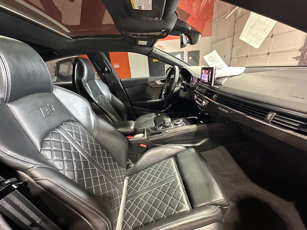 Audi S5 Sportback Vehicle Full-screen Gallery Image 15