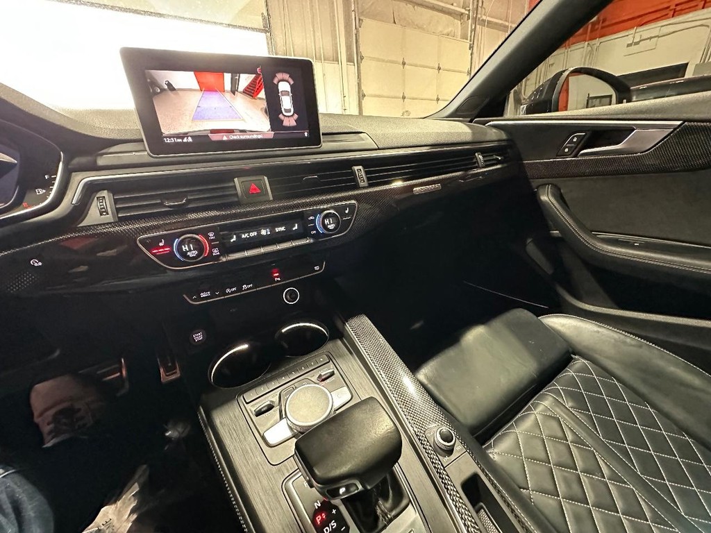 Audi S5 Sportback Vehicle Full-screen Gallery Image 18