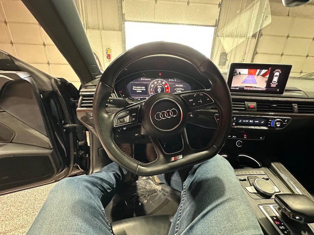 Audi S5 Sportback Vehicle Full-screen Gallery Image 22