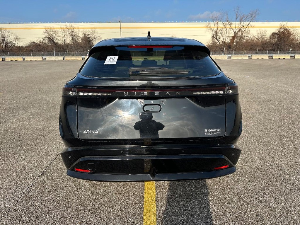 Nissan ARIYA Vehicle Full-screen Gallery Image 2