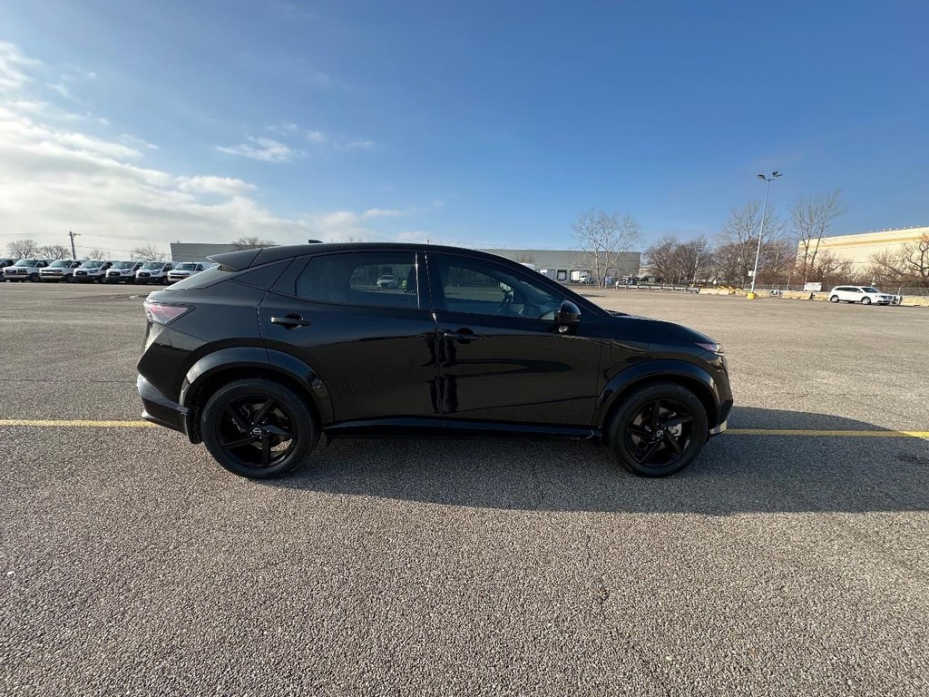 Nissan ARIYA Vehicle Full-screen Gallery Image 4