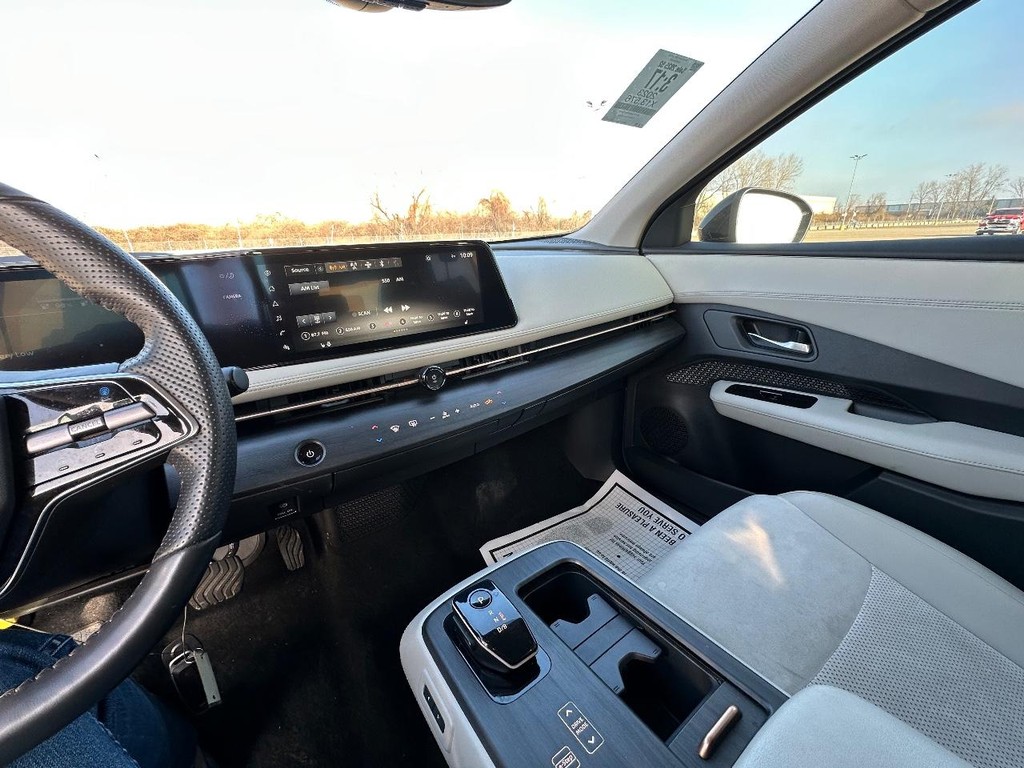 Nissan ARIYA Vehicle Full-screen Gallery Image 16