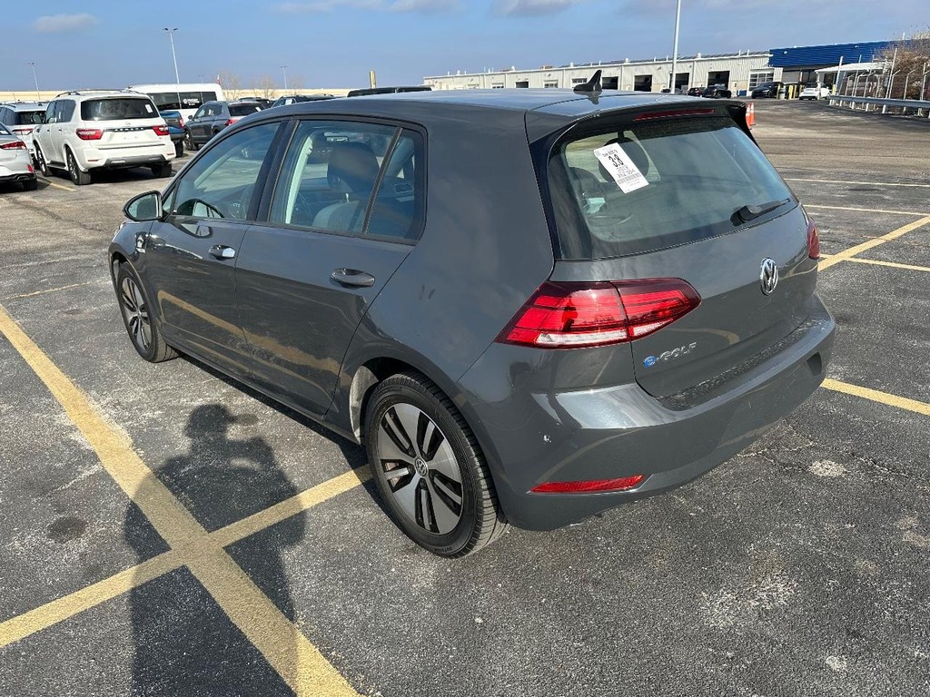 Volkswagen e-Golf Vehicle Full-screen Gallery Image 4