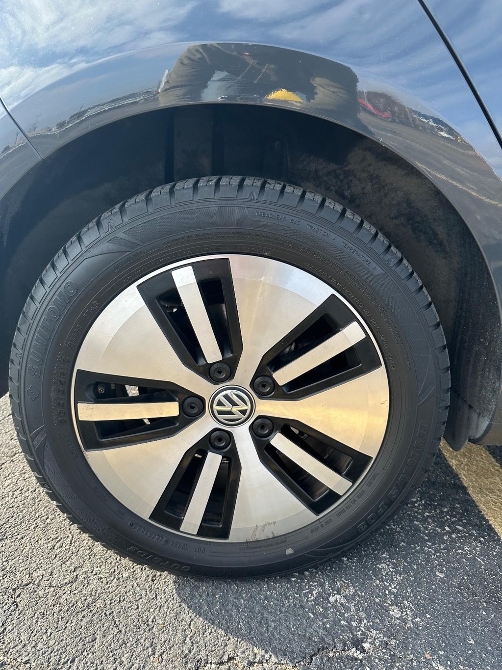 Volkswagen e-Golf Vehicle Full-screen Gallery Image 14