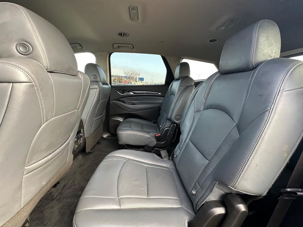 Buick Enclave Vehicle Full-screen Gallery Image 9