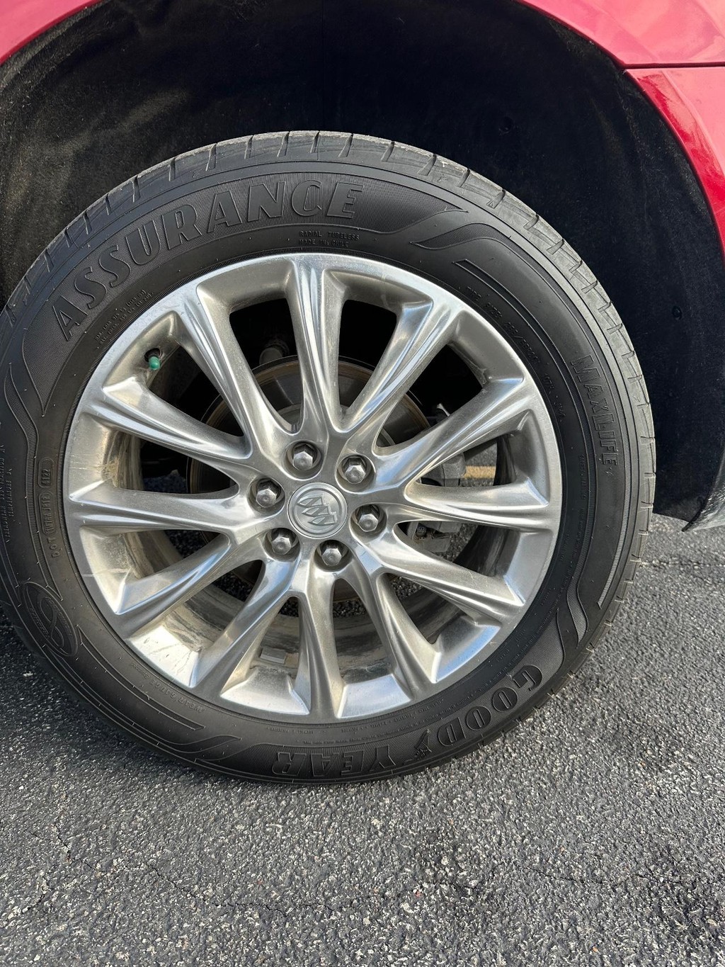 Buick Enclave Vehicle Full-screen Gallery Image 10