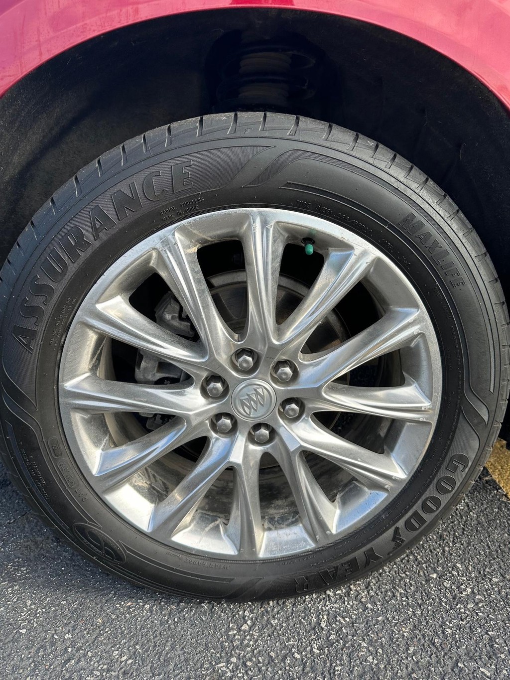 Buick Enclave Vehicle Full-screen Gallery Image 11