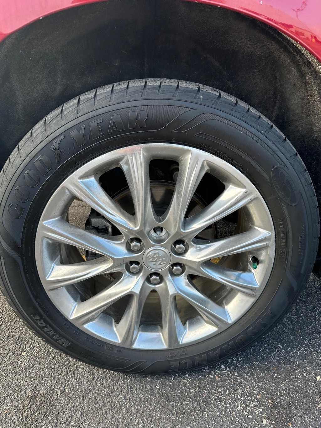 Buick Enclave Vehicle Full-screen Gallery Image 12