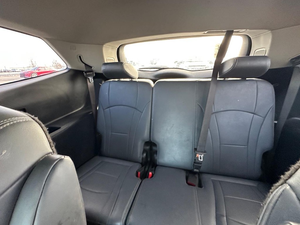 Buick Enclave Vehicle Full-screen Gallery Image 14