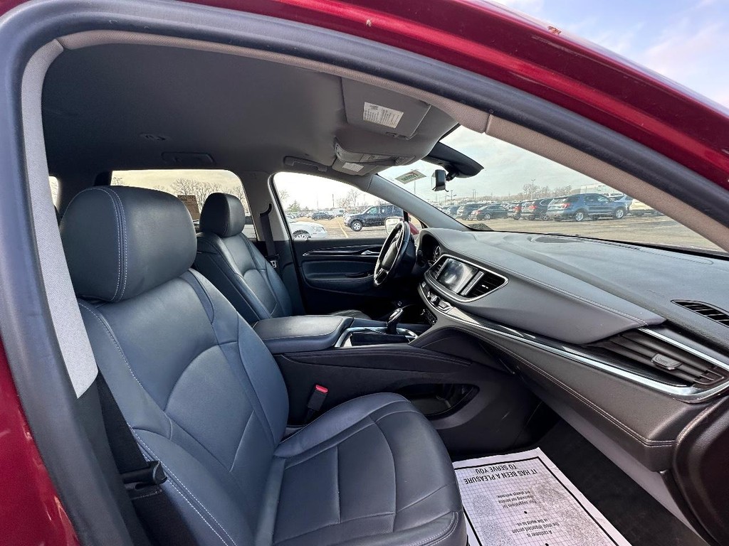 Buick Enclave Vehicle Full-screen Gallery Image 16