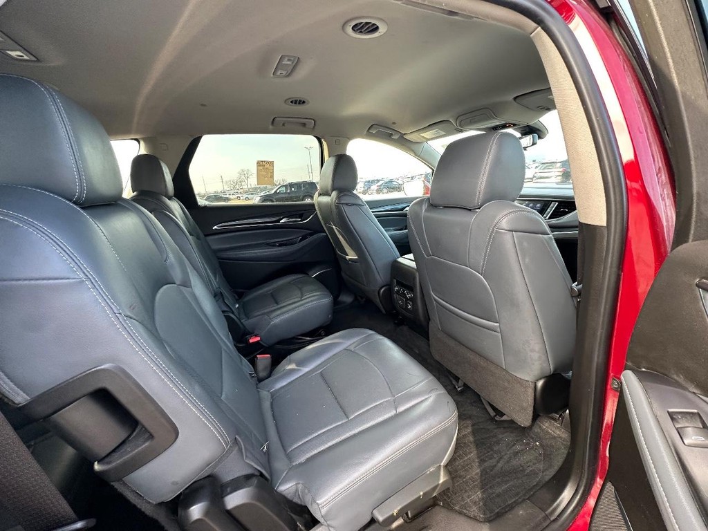 Buick Enclave Vehicle Full-screen Gallery Image 17