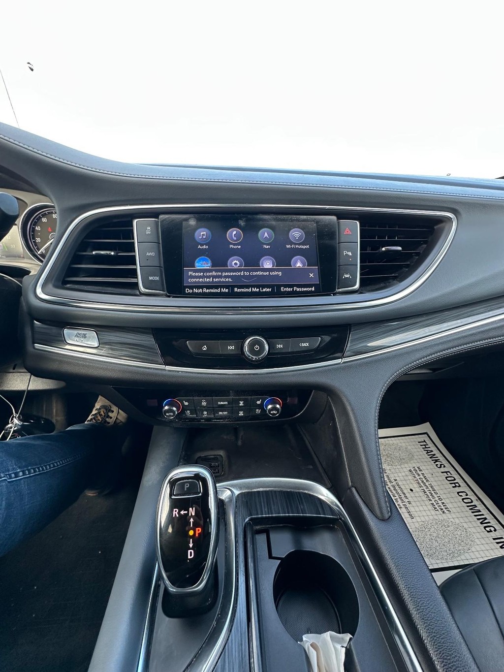 Buick Enclave Vehicle Full-screen Gallery Image 18
