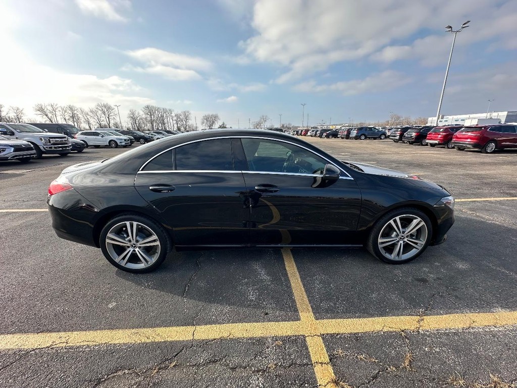 Mercedes-Benz CLA Vehicle Full-screen Gallery Image 2