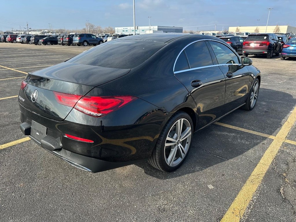 Mercedes-Benz CLA Vehicle Full-screen Gallery Image 3