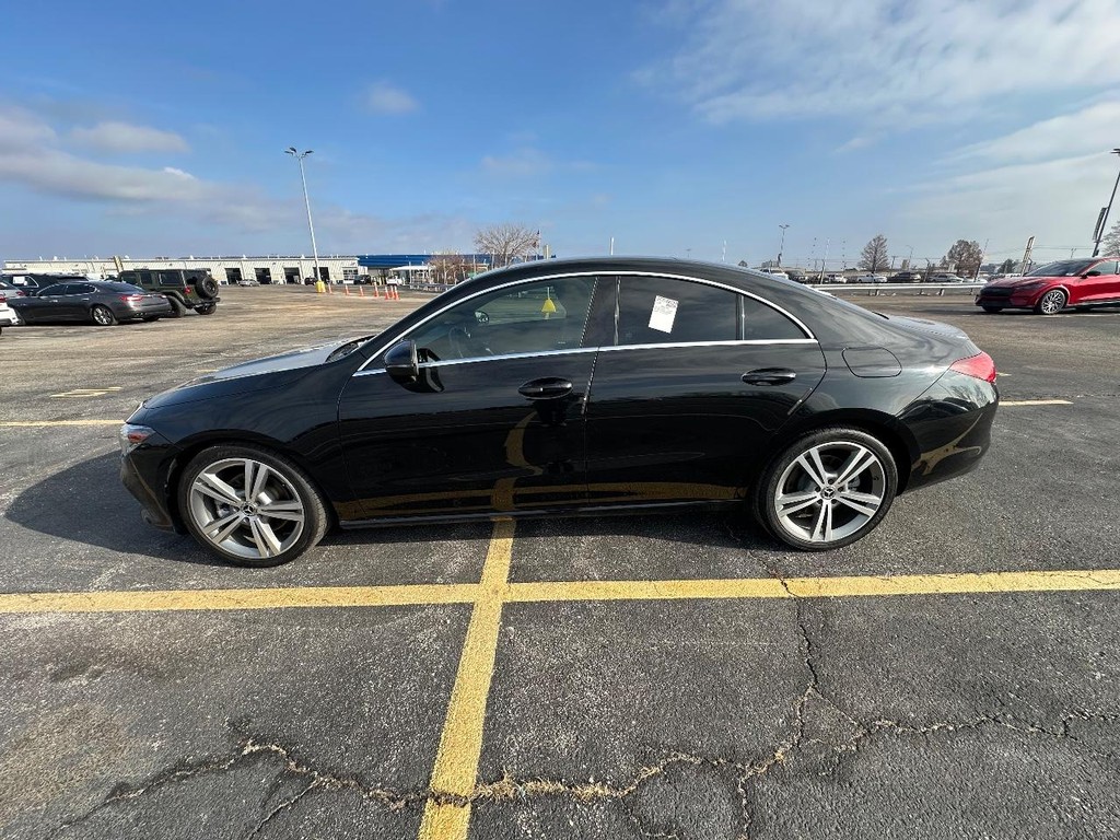 Mercedes-Benz CLA Vehicle Full-screen Gallery Image 4